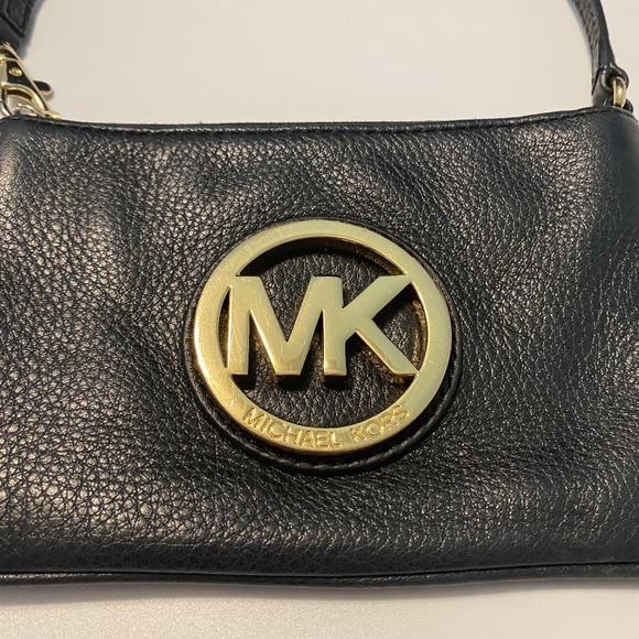 Michael Kors Black Leather wristlet - Picture 4 of 6